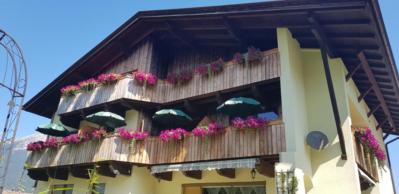 Gaestehaus Schoeneweiss Ehrwald Exteriér fotografie